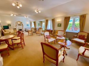 RESIDENTS LOUNGE- click for photo gallery